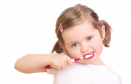 Vaikas nenori valytis dantų? Pasinaudokite gudriais patarimais