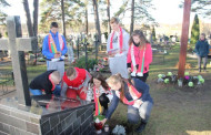 Baltosios Vokės jaunimas tvarkė kapus Rūdninkų girioje