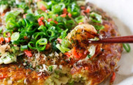 Okonomiyaki arba kaip blynas iš makaronų galėjo tapti 2016 m. kulinarijos tendencija?