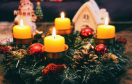 Mėgstamiausi atvirlaiškiai: su papuoštų žaliaskarių, Kalėdų senelio ir žvakių vaizdais