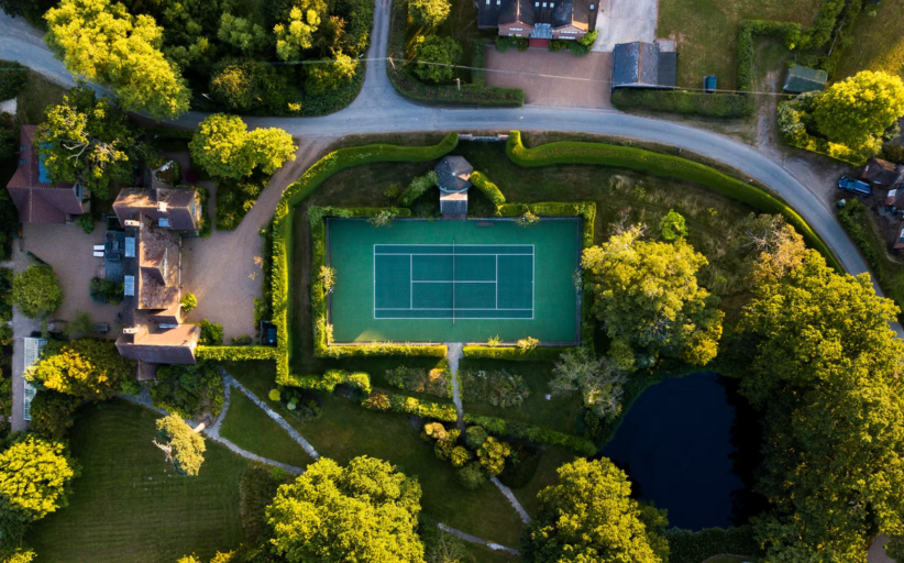 Kodėl verta savo namų kieme įsirengti teniso kortus?