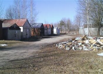 Prašome Klevų g. garažus nukėlusių savininkų sutvarkyti teritoriją