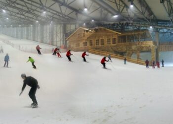 Druskininkų „Snow Arenoje“ šiandien išbandytos specialios slidės, pritaikytos judėjimo negalią turintiems žmonėms