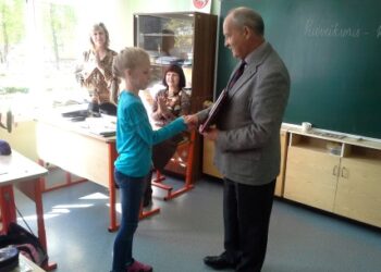 Alytaus Likiškėlių pagrindinei mokyklai įteiktas neeilinis apdovanojimas