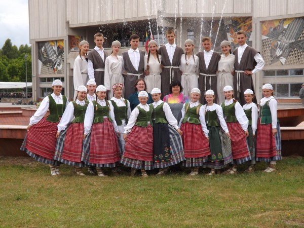 VMKC choreografijos studijos „Mikitukas“ viešnagė Baltosios rožės miesto šventėje Alytuje