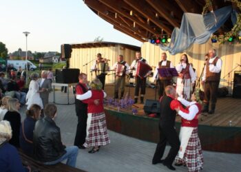 Joninės Alytaus rajone su gyvo garso koncertu, lazerių šou, estrados grupėmis ir folkloro kolektyvais