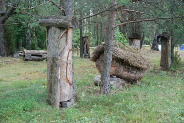 Musteika - Drevinės bitininkystės ekspozicija ir drevinės bitininkystės takas