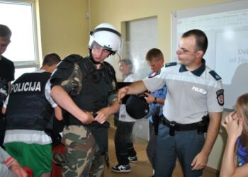 Tradiciniu tapo jaunųjų šaulių susitikimas su policija