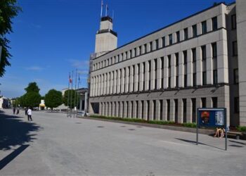 Alytuje karių bėgimas miesto gatvėmis ir socialinė akcija – ekspozicija ant ratų