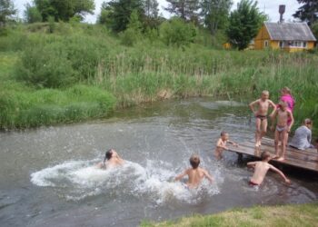 Dieninė  vaikų  vasaros  poilsio stovykla ,,Vaivorykštė”