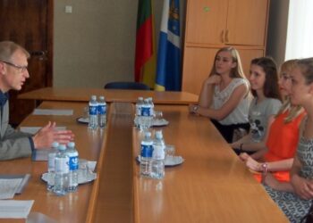 Savivaldybėje pagerbti gabūs rajono studentai