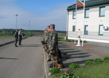 Kabelių užkardos pasieniečiai surado miške netoli Baltarusijos sienos pasiklydusią uogautoją