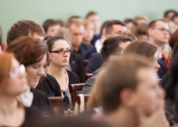 Pirmakursiai, būkite budrūs!