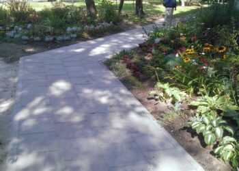 Šalia Alytaus neįgaliųjų dienos užimtumo centro sutvarkytas šaligatvis