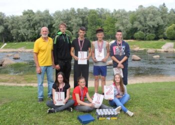 Baidarių slalomo varžybose Latvijoje spindėjo Alytaus sportininkai