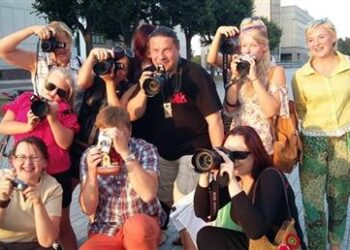 Sekmadienį Alytuje fiksuojamas Masiškiausio fotografuojančių žmonių susibūrimo rekordas