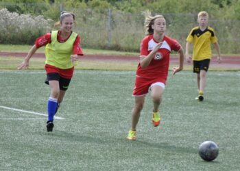 Linksmoji vasaros futbolo mokykla