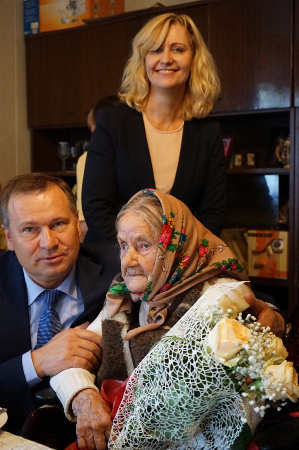 105 metų Alytaus rajono gyventoja valgė spanguoles ir žuvį