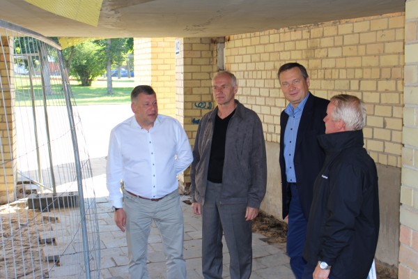 Butrimonių kulturos namų rekonstrukciją įvertino meras ir Seimo narys