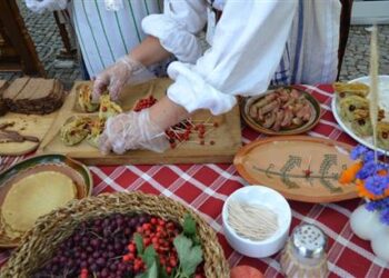 Tarptautiniame kulinarijos konkurse „Kaimynai prie stalo“ – „Dainavos“ pasirodymai ir „Dzūkijos dvaro“ vaišės