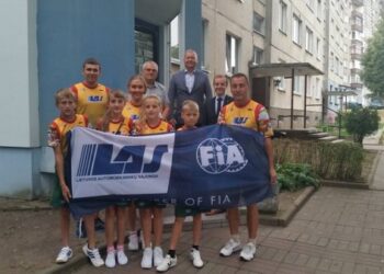 Moksleiviai išlydėti į tarptautines saugaus eismo varžybas