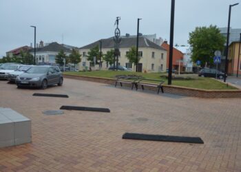 Vilniaus gatvėje sumontuoti guminiai ratų atmušėjai