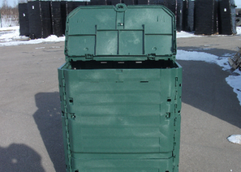 Pradedami dalinti kompostavimo konteineriai