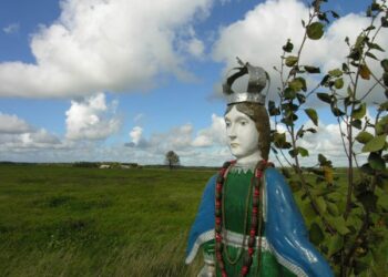 Gyvi tikėjimo ženklai fotografijų parodoje „Žemaitijos keliais, bekelėm“