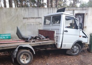 Varėnos rajone atraminį punktą taranavusį girtą vairuotoją susekė tarnybinis pasieniečių šuo (foto)