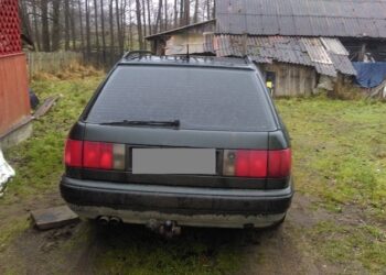 Šalčininkų rajono sodyboje pasieniečiai aptiko didelį baltarusiškų rūkalų krovinį (foto)