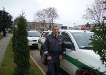 Apylinkės inspektoriai operatyviai sulaikė sukčių, bandžiusį apgaule išvilioti pinigus