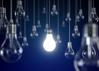 Spalį elektros kainą augino šąlantys orai ir jungčių bei jėgainių remontai