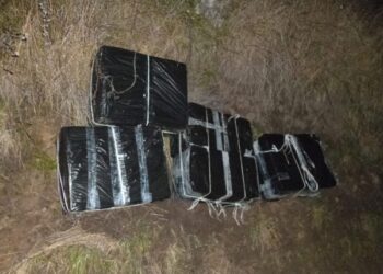 Varėnos pasieniečiams gerai žinomas kontrabandininkas šįkart sulaikytas Versekos upelyje (foto)