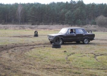 Autoslalomo varžybos Rūdninkų girioje