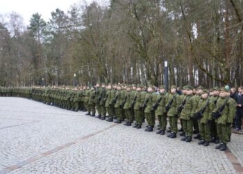Alytuje vyko nuolatinės privalomosios pradinės karo tarnybos karių priesaikos ceremonija