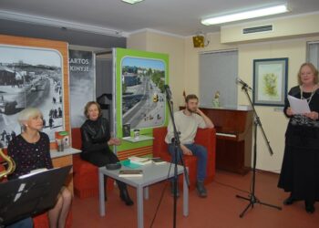 Literatūrinio traukinio kupė susitiko Birutė Jonuškaitė ir Mykolas Sauka