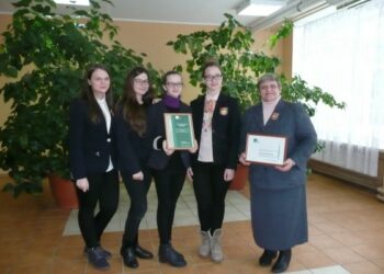 Alytaus moksleivės rungėsi viktorinos „Mokesčiai sugrįžta kiekvienam“ finale