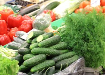 Dietologė pataria, kokias daržoves valgyti žiemą