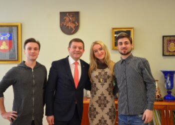 Rajono meras susitiko su atlikėja Catrinah