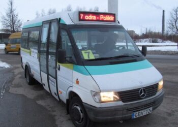 Alytaus miesto viešojo transporto sistemoje – patogesni maršrutai, nauji grafikai autobusų stotelėse
