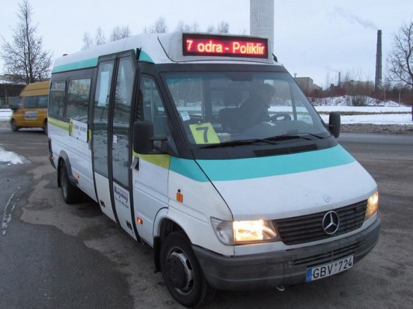 Alytaus miesto viešojo transporto sistemoje – patogesni maršrutai, nauji grafikai autobusų stotelėse
