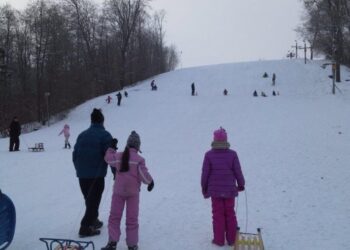Žiemos pramogos džiugino šeimas ir jaunuosius birštoniečius