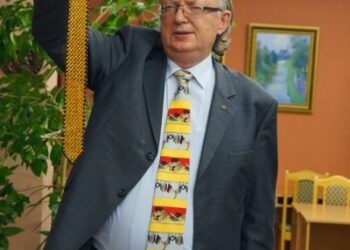 100 teminių kaklaraiščių