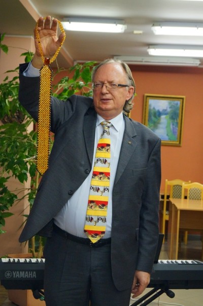 100 teminių kaklaraiščių