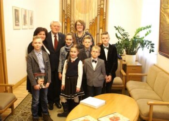 Susitikimas su Prezidentu Valdu Adamkumi