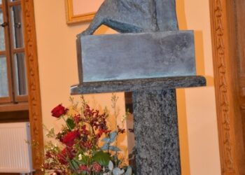 Julijaus Slovackio skulptūra jau Jašiūnų dvaro rūmuose