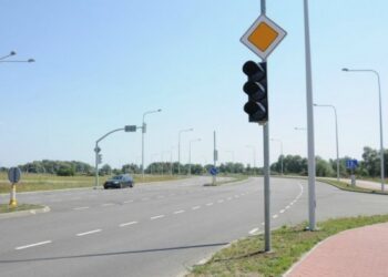 Greitį mėgstančius vairuotojus drausmins išmanieji šviesoforai