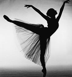 Projektas „Išlaisvink žmogų ir jis pradės kurti“: vienoje scenoje profesionalūs šokėjai ir specialiųjų poreikių vaikai