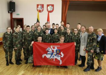 Alytaus Putinų gimnazijoje – krašto apsaugos ministro pilietiškumo pamoka