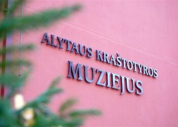 Alytaus kraštotyros muziejus kviečia sukurti dovaną mamai